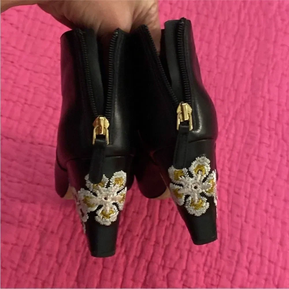 Tory Burch Embroidered heel Black Ankle Boots, US7,5